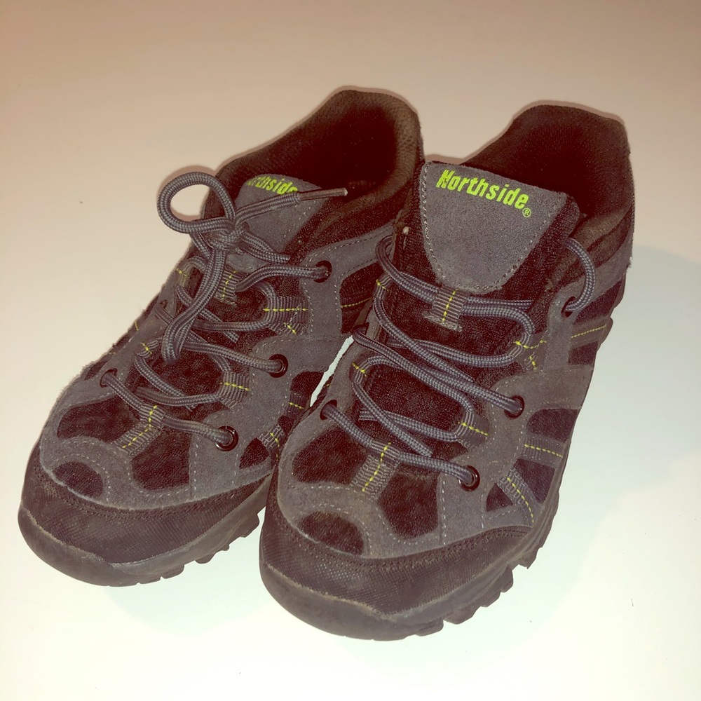 Kids hiking shoes